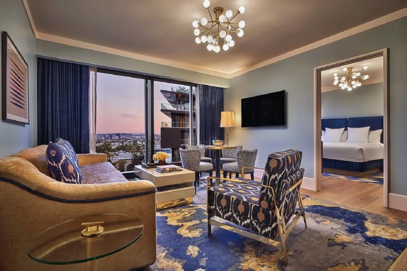 2 Bedroom Deluxe Skyline Suite 