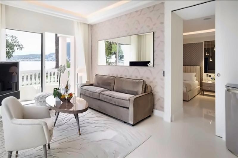 Ambassador Signature Suite