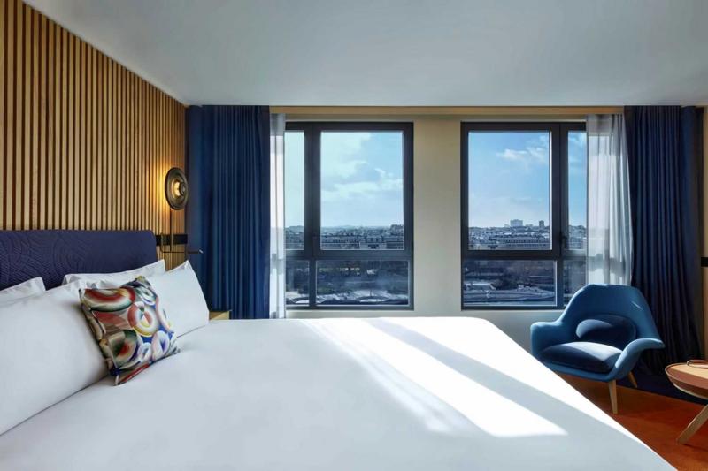 Iconic Paris Skyline View Room