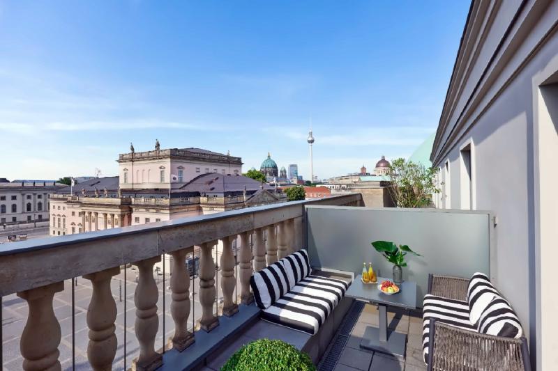 Deluxe Bebelsquare Balcony Room 