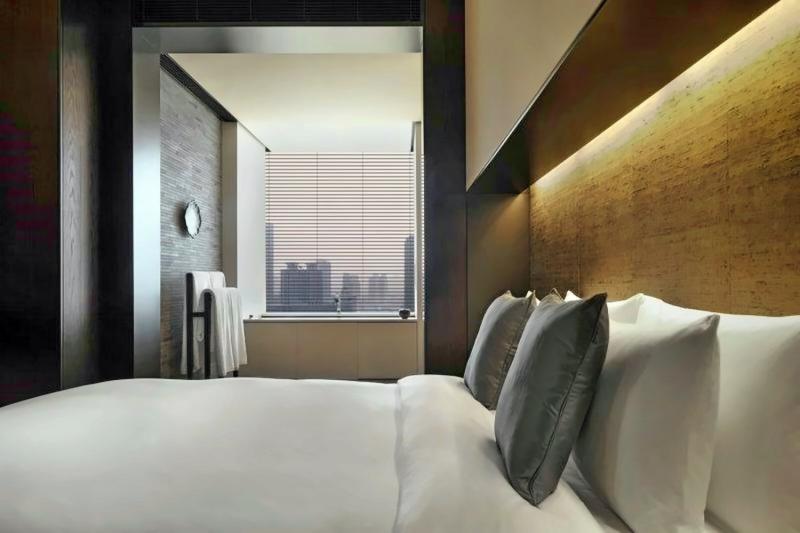 Deluxe Corner Park View Suite