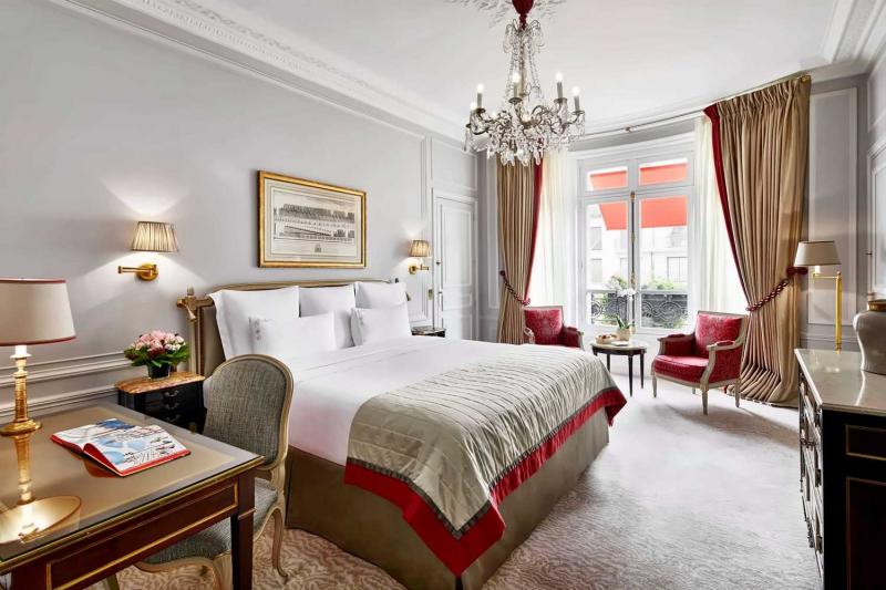 Avenue Montaigne Deluxe Room
