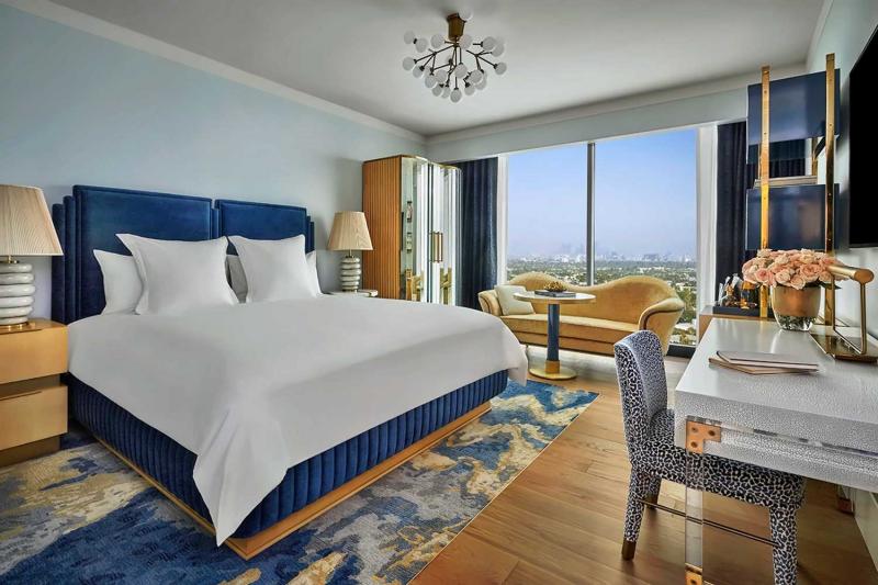 Deluxe Skyline Suite