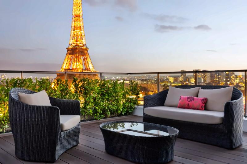 Eiffel Tower View Shangri la Suite