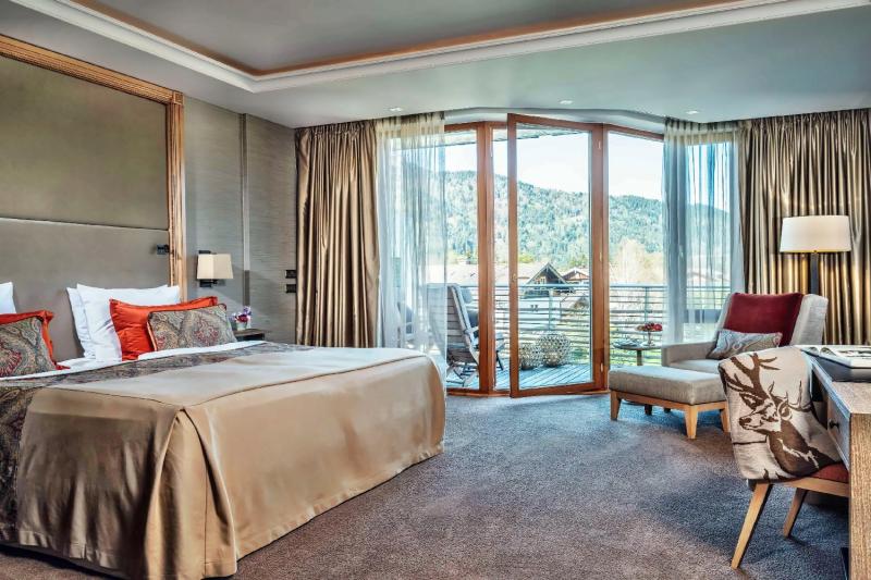 Elegant Nature Deluxe Room