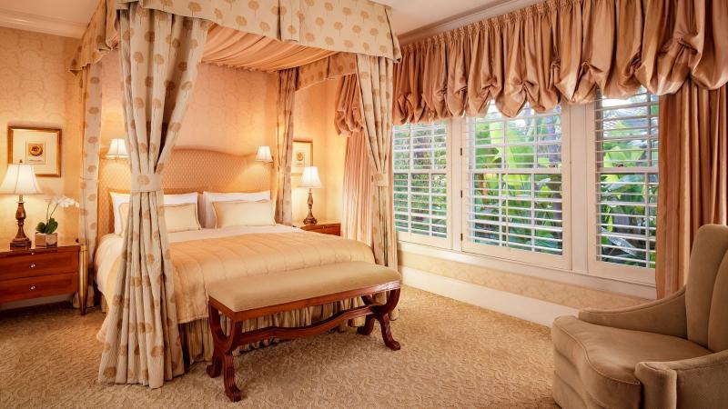 Crescent Bungalow Suite