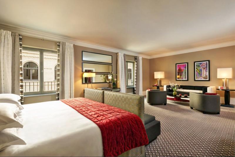 Executive Courtyard View Suite 