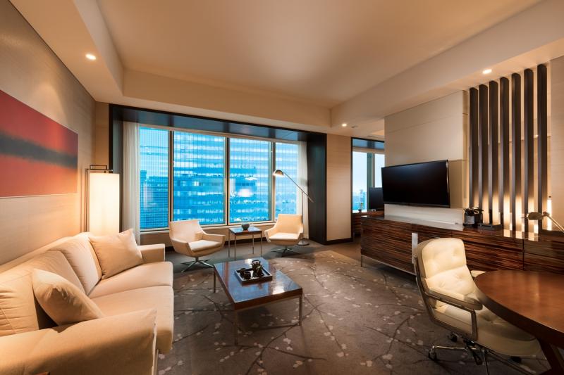 Corner City View Suite