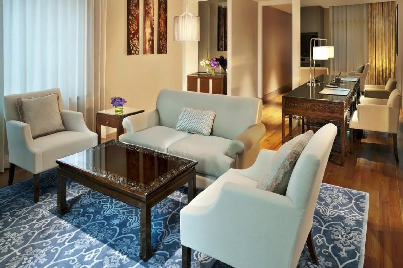 Grand Metropolitan Junior Suite