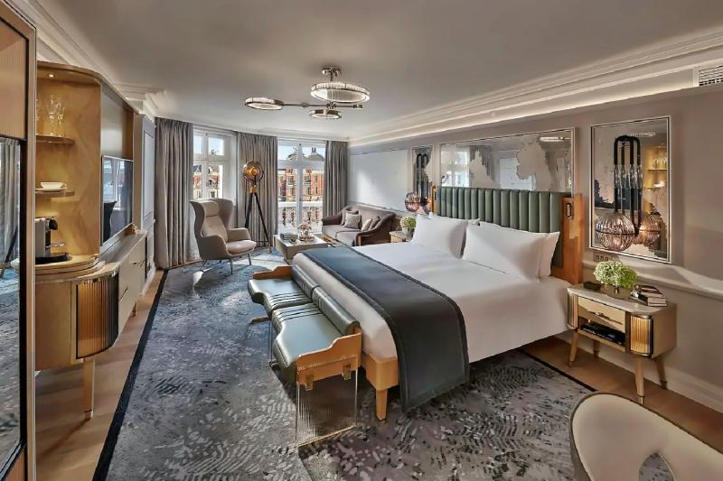 Knightsbridge Family Room