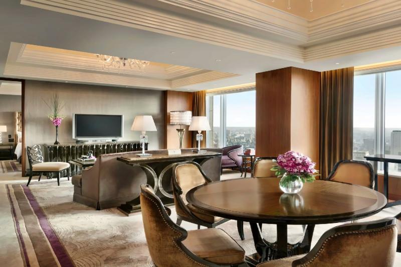 Shangri la Club Suite 