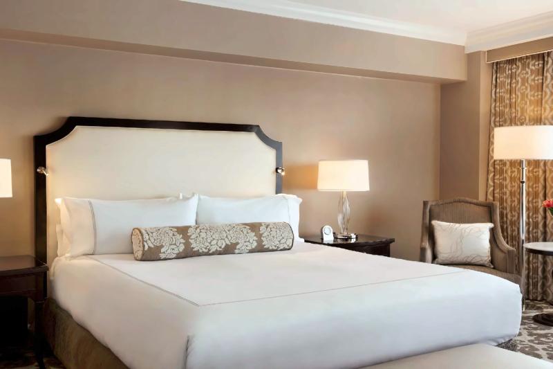 Signature Skyline View Corner Room