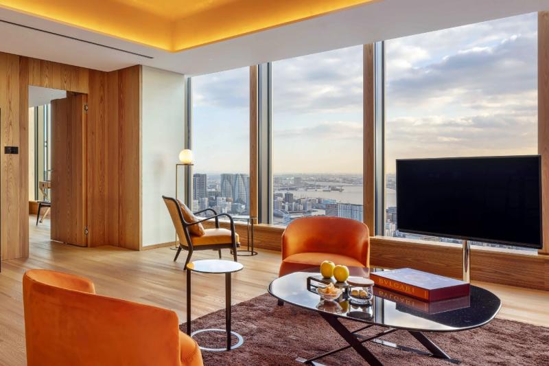 Skyline View Deluxe Corner Suite