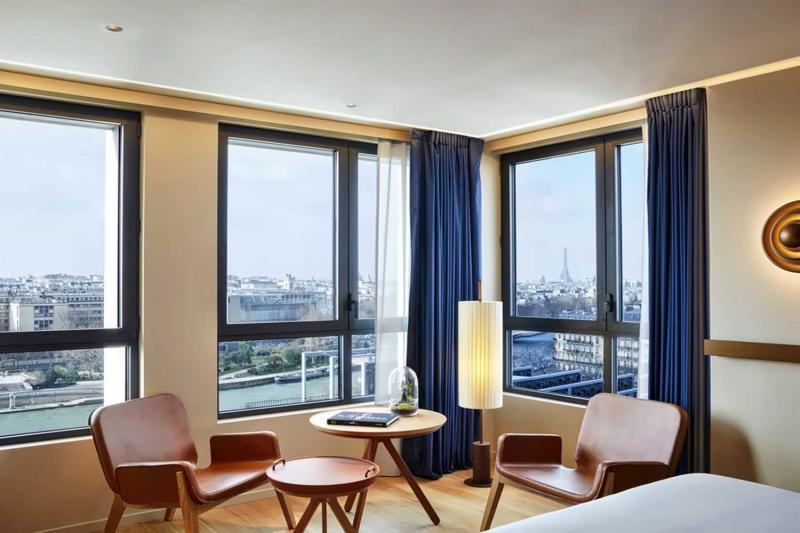 Studio Panorama View Corner Junior Suite