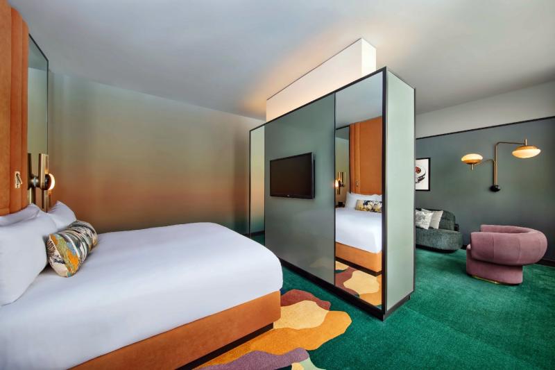 Park View Corner Penthouse II Suite